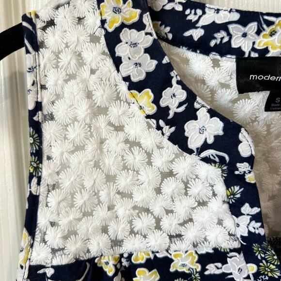 Modern Attraction sleeveless women’s Small floral multicolor Blue White Yellow - Picture 4 of 10